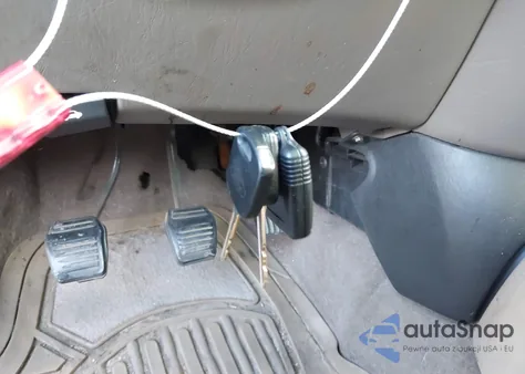 2000 Ford Focus Se из США, поврежденный, VIN 1FAHP3439YW301899